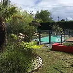 بيت للعطل Les Logis Du Forgeron-gites Avec Piscine Pres D'angers