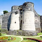 Les Logis Du Forgeron-gites Avec Piscine Pres D'angers