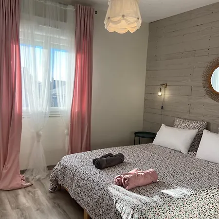 Les Logis Du Forgeron-gites Avec Piscine Pres D'angers * Saint-Jean-des-Mauvrets