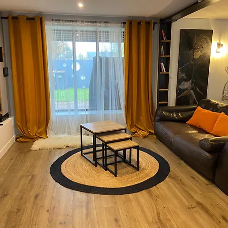 Les Logis Du Forgeron-gites Avec Piscine Pres D'angers بيت للعطل
